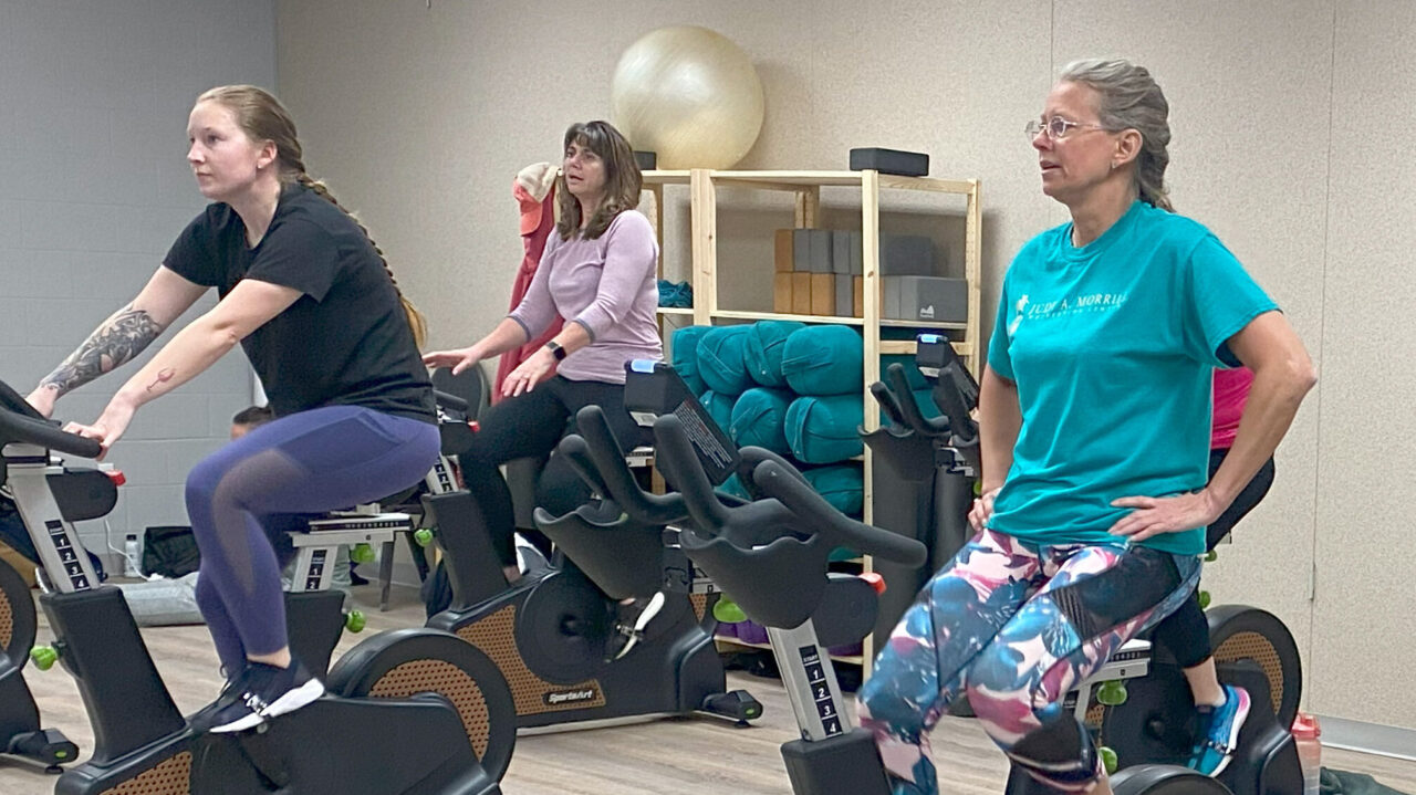 Spin FIT 3 people on spin bikes